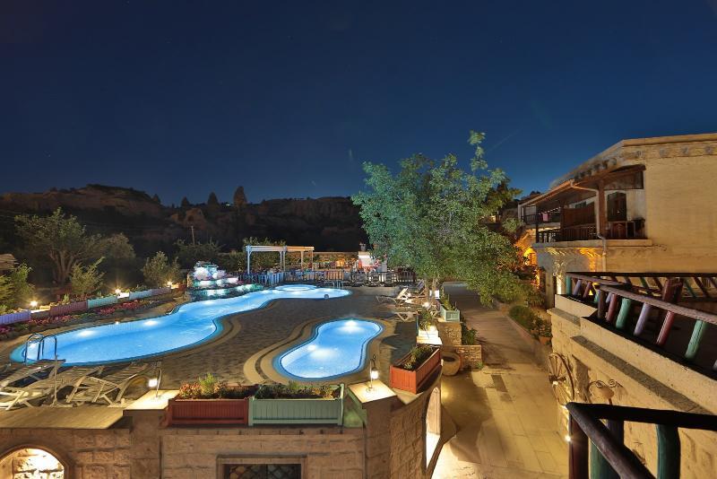Holiday Cave Hotel 格雷梅 外观 照片