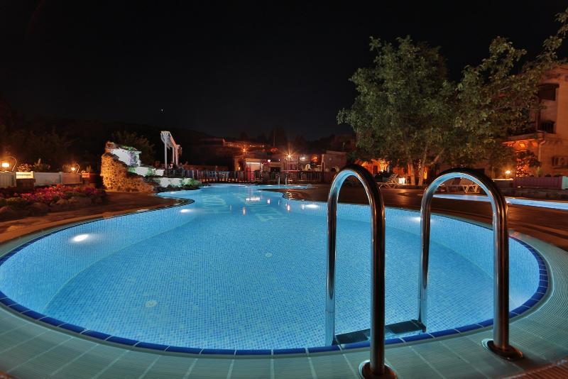 Holiday Cave Hotel 格雷梅 外观 照片