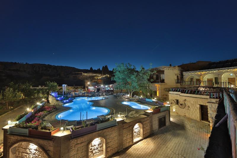 Holiday Cave Hotel 格雷梅 外观 照片