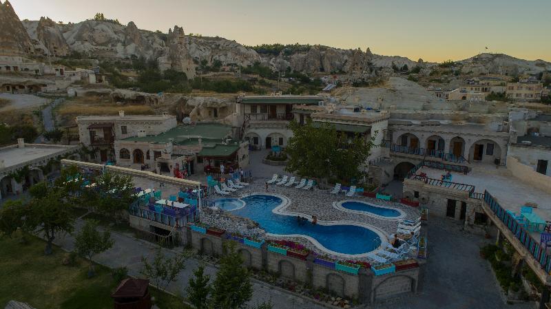 Holiday Cave Hotel 格雷梅 外观 照片